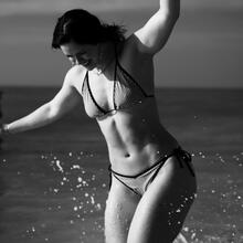  Nude