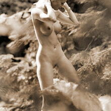  Nude