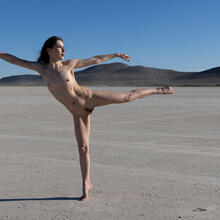  Nude