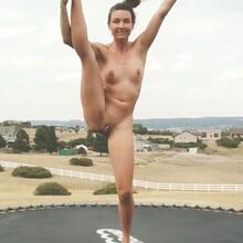  Nude