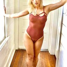  Nude