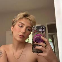  Nude