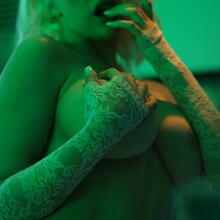  Nude