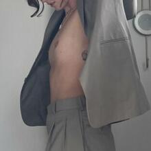  Nude