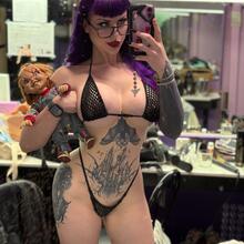  Nude