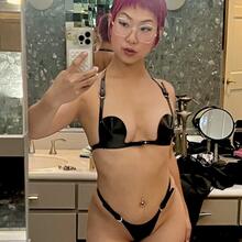  Nude