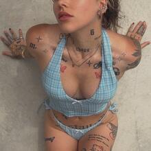  Nude