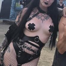  Nude
