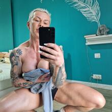  Nude
