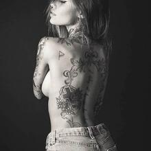  Nude