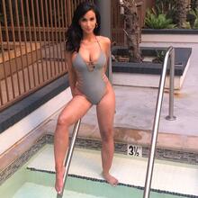  Nude