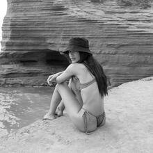  Nude