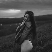  Nude