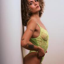  Nude