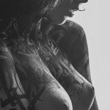  Nude