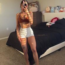  Nude