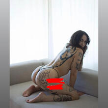  Nude