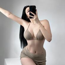  Nude