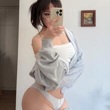  Nude