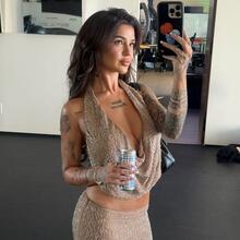  Nude