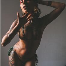  Nude