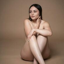  Nude