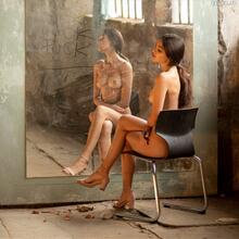  Nude