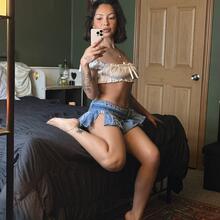  Nude