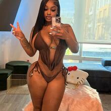  Nude