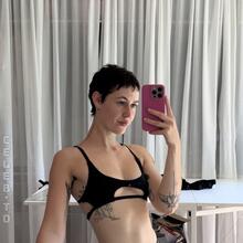  Nude