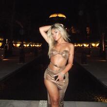  Nude