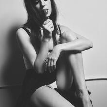  Nude