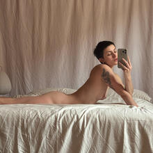  Nude