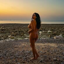  Nude