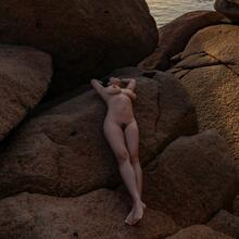  Nude
