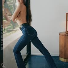  Nude