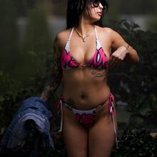  Nude