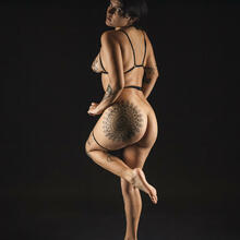  Nude