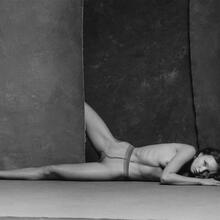  Nude