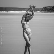  Nude
