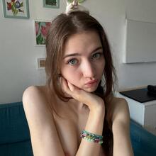  Nude