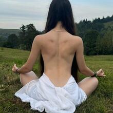 Nude