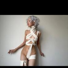  Nude