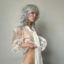  Nude