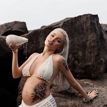  Nude
