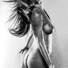  Nude