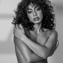  Nude