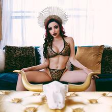  Nude