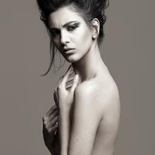  Nude
