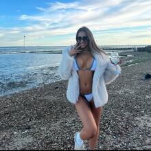  Nude